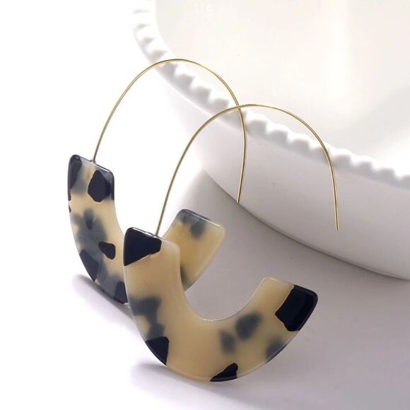 Blonde Leopard Tortoiseshell Acetate Semi-Circle Earrings NWT - Picture 2 of 8